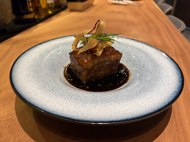 鎮江黒酢香る とろける角煮酢豚｜中華料理 同心